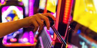 E-wallet DANA dan OVO untuk deposit di situs bola Lucky Number